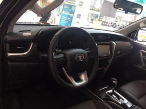 Fortuner 2.7v máy xăng màu nâu giao ngay