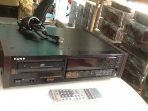 Bán chuyên CD Sony 557ESD hàng bải chọn lọc...