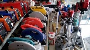 Dây đầm dùi bê tông dùng động cơ xăng giá 1.330.000đ , Dây đầm điện giá 460.000đ,