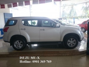Gía xe Isuzu Mux 2017, tặng ngay 20 triệu tiền mặt cho khách hàng trong tháng 4.