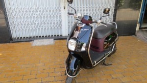 Yamaha Cuxi cuối 212 màu đen dán keo chủ