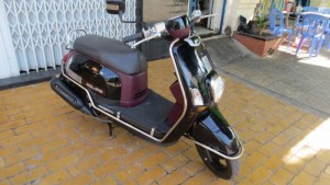 Yamaha Cuxi cuối 212 màu đen dán keo chủ