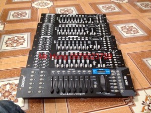 Bàn điều khiển DMX - 512 kết nối mọi loại đèn sân khấu