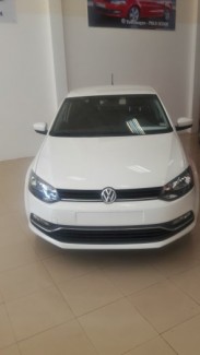 Cần bán Volkswagen Polo số sàn sản xuất 2015, màu trắng, nhập khẩu