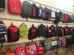 Để có thể hỗ trợ khách hàng một cách tốt nhất, Xưởng may balo túi xách luôn tư vấn cho khách hàng những sản phẩm có chất lượng tốt với giá cả ưu đãi. Bằng cách này, chúng tôi làm việc cùng với khách hàng trong một cách chuyên nghiệp và hiệu quả nhất.