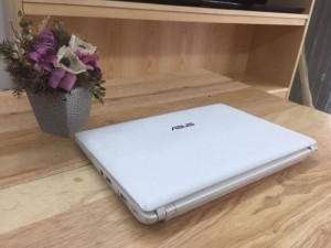 Asus eepc101 celon N2600 , Ram 2GB , HDD 320GB , màn 10.1 nhỏ gọn