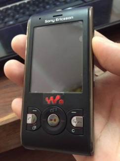 Sony Ericsson W595i Nắp Trượt huyền thoại