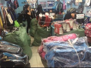 Balotuixach.com luôn bận rộn với những đơn hàng sỉ từ khắp mọi nơi trên toàn quốc, đó là sự ủng hộ to lớn từ các cơ sở kinh doanh, chứng minh cho chất lượng sản phẩm và dịch vụ chúng tôi