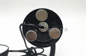 Đế có 2 nam châm dính kim loại cực chắc