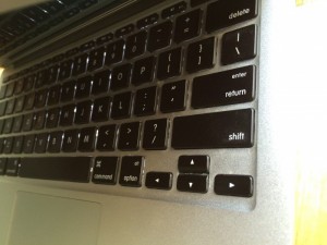 ==> Macbook air MD214, 11,6in, core i7, 4G, ssd 256G, zin100%.
