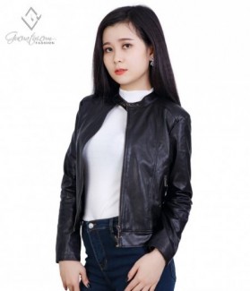 ÁO KHOÁC DA NỮ THỜI TRANG AK151
GIÁ LẺ: 275K/Cái
GIÁ SỈ: 175K/cái (tối thiểu 20 cái)
- Chất liệu: Da Simili cao cấp, da mềm, chất da được bảo hành bao bong tróc.
- Màu đen, có lót dù mát bên trong.
- Kiểu dáng quá ư là thời trang
- Được thiết kế dành riêng cho mùa đông năng động, may khoác nhẹ nhàng.
- Da mềm, chống lạnh, độ bền cao.
- Phối kết hợp mọi phụ kiện thời trang dễ dàng.