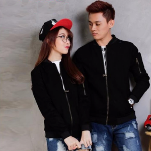 ÁO KHOÁC BOMBER KAKI
GIÁ LẺ: 230K/Cái
GIÁ SỈ: 120K/cái (tối thiểu 20 cái)
- Chất liệu vải nhập ngoại 100% cao cấp siêu bền, mềm mịn, cho cảm giác thoải mái nhất.
- Lớp lót trong thoáng khí, loại bỏ cảm giác khó chịu.
- Chất liệu thấm hút mồ hôi khi mặc, không bết dính.
- Thiết kế khóa kéo cao tới cổ kết hợp mũ đội ấm, thời trang.
- Màu sắc thể thao, khỏe khoắn và năng động.
- Phù hợp với tất cả các mùa trong năm.