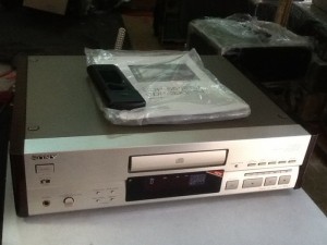 Bán chuyên CD Sony 555ESJ hàng bải chọn lọc...