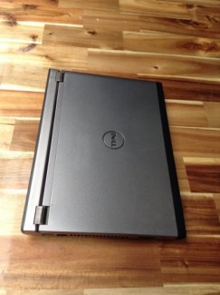 Laptop Dell vostro V131, i5 2430, 4G, 320G, giá rẻ