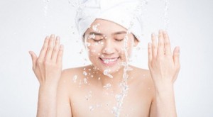 Sữa rửa mặt thuốc bắc linh chi nhân sâm HÀN QUỐC.