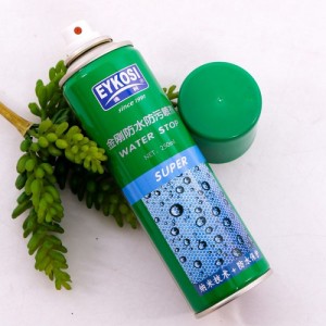 Với balo máy ảnh lại càng quý giá hơn. Bạn nghĩ sao khi đi gặp trời mưa mà không kịp thời bọc áo mưa cho balo hay túi máy ảnh. Nếu không muốn đem đi sửa hay bảo hành, bình xịt chống nước nano là giải pháp tuyệt vời. Lớp nano siêu nhỏ phủ kín bất kì bề mặt nào, giúp cho hạt nước không thể thẩm thấu qua được.