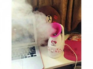 Máy xông mặt phun sương trị mụn trắng da mini ion âm Kingdom KD-2331 (Trắng phối hồng)