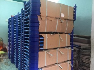 Giường lưới bọc nhựa sọc xanh dương dành cho trường mầm non