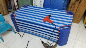 giường vải lưới màu xanh dương giá rẻ