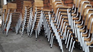 Ghế gỗ chân sắt cho trẻ giá rẻ