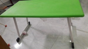 Bàn nhựa chân xếp xéo giá rẻ