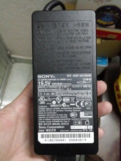 Cần bán adapter zin theo máy Sony Vaio 19.5V 6.2A, mới 99%.