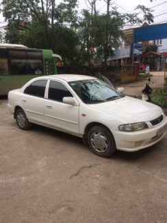 Em bán ô tô mazda 323 đời 2000 nhập khẩu giá rẻ đây ạ