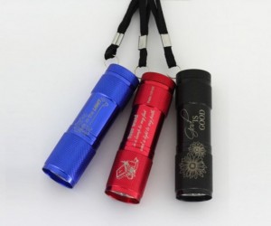 khắc laser đèn pin