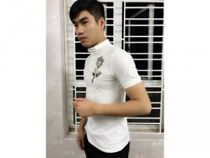 Áo phông thêu hoa hồng