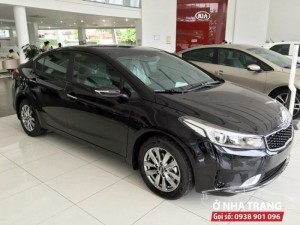Kia Cerato số sàn 2017 đen
