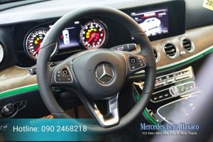  Đèn viền nội thất có thể điều chỉnh 64 màu sắc & độ sáng
Nội thất ốp gỗ open-pore ash màu nâu
Tay lái đa chức năng 3 chấu bọc da nappa với nút điều khiển bằng cảm ứng
Bảng đồng hồ dạng 2 ống
Đồng hồ thời gian analogue