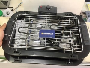 Nhiều mức điều chỉnh nhiệt độ
Vỉ nướng điện Electric Barbecue Grill với những mức điều chỉnh nhiệt độ khác nhau sẽ giúp bạn nướng những loại thịt khác nhau hay các loại thực phẩm chuyên về nướng. Barbecue Grill phù hợp cho mọi loại thực phẩm.
Có thể lau chùi được
Vỉ nướng điện Electric Barbecue Grill hoàn toàn có thể được lau chùi, làm sạch một cách dễ dàng và dễ tháo rời. Bởi vậy, vỉ nướng điện Electric Barbecue Grillsẽ được bảo quản một cách tốt nhất sau mỗi cuộc vui.