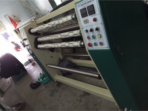 Máy phân cuộn băng keo