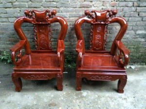 Bộ bàn ghế phòng khách trạm đào gỗ xà cừ tay 10