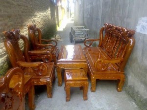 Bộ bàn ghế phòng khách trạm đào gỗ xà cừ tay 10
