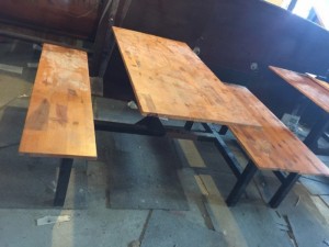 Thanh lý ghế liền bàn gỗ giá rẻ