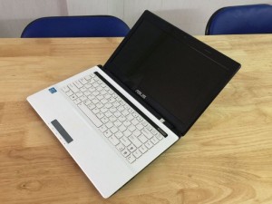 Laptop Asus K43 màu trắng , i5, 2430M, 4G, 500G, Vga rời Nvida chuyên game đồ họa