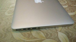 Cần bán macbook Retina 13,3inch đời 2014 core i5, Ram 8G, SSD 128