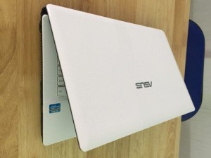 Laptop asus k43 màu trắng , i5, 2430m, 4g, 500g, vga rời nvida chuyên game đồ họa