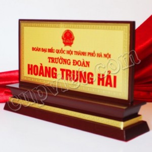 Làm biển chức vụ,biển tên để bàn, biển tên vinh danh