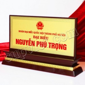 Làm biển chức vụ,biển tên để bàn, biển tên vinh danh