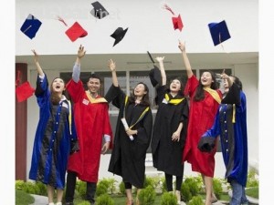 Lễ phục tốt nghiệp HCM
