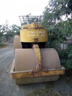 Cần bán hai xe lu, một lu lớn 14 tấn và một lu nhỏ 10 tấn đang hoạt động tốt
