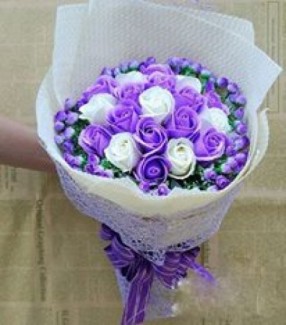 Bó hoa sáp 19 bông cao cấp - Gía bán 250k (tím)
