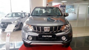 MITSUBISHI Triton 4x2 số tự động nhập khẩu , có bán trả góp