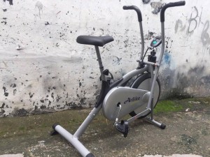 Xe đạp thể dục air bike , xe đạp phục hồi chức năng