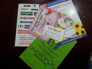Chất liệu cho in ấn tờ rơi giá rẻ khá đa dạng, đáp ứng được nhu cầu và chi phí in ấn cho bạn. Phổ biến nhất là các loại giấy giấy Bristol, giấy Couche, giấy Ford.