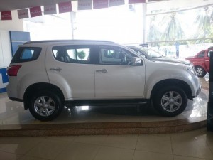IZUZU Uy Tín Tại Việt Nam MU-X 3.0 AT 4x2. TẶNG ngay 20 triệu tiền mặt, Camera 360 chính hãng cho khách hàng mua xe