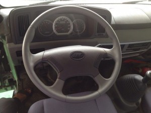 vô lăng xe tải jac 5 tấn được chia làm 5 khoang thỏa mái cho người lái