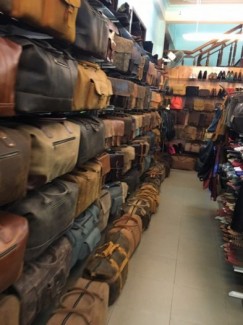 Mẫu túi xách da bán rất chạy và luôn trong tình trạng cháy hàng của công ty chúng tôi. Với thiết kế tiện dụng, đa năng, chiếc túi xách da là sự lựa chọn số 1 cho bạn.
